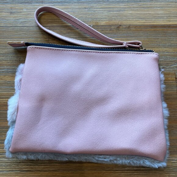Betsey Johnson pastel fur wristlet make up bag pouch‎ - Picture 3 of 4